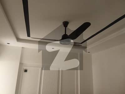 راحت کمرشل ایریا ڈی ایچ اے فیز 6,ڈی ایچ اے ڈیفینس,کراچی میں 3 کمروں کا 6 مرلہ فلیٹ 2.1 کروڑ میں برائے فروخت۔