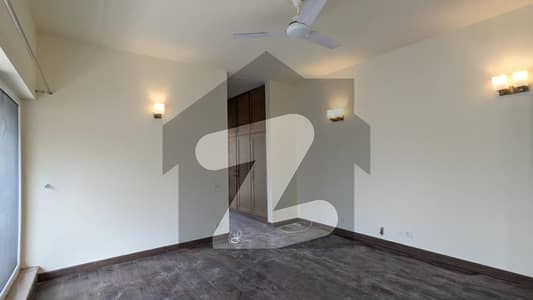 FOR RENT Fully Renovated 3 Beds Upper Portion With Separate Gate F_8/4