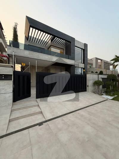 ڈی ایچ اے فیز 7 - بلاک ٹی فیز 7,ڈیفنس (ڈی ایچ اے),لاہور میں 5 کمروں کا 1 کنال مکان 6.8 کروڑ میں برائے فروخت۔