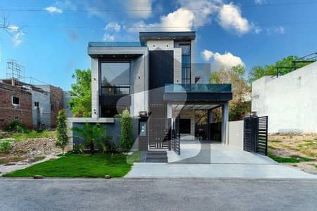 پارک ویو سٹی لاہور میں 5 کمروں کا 10 مرلہ مکان 3.2 کروڑ میں برائے فروخت۔