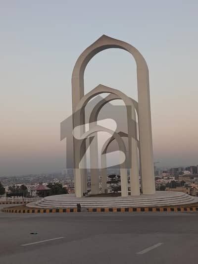 Beautiful Heighted 1 Kanal Plot Close To Park & Mosque