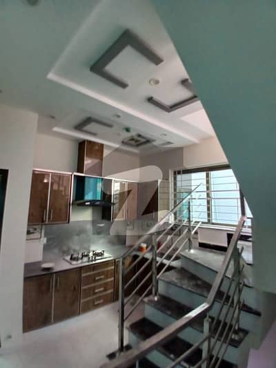 ڈی ایچ اے 11 رہبر لاہور میں 3 کمروں کا 5 مرلہ مکان 1.2 لاکھ میں کرایہ پر دستیاب ہے۔