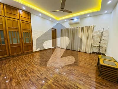 ایف ۔ 8 اسلام آباد میں 5 کمروں کا 1 کنال مکان 9.5 لاکھ میں کرایہ پر دستیاب ہے۔