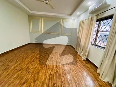 ایف ۔ 8 اسلام آباد میں 5 کمروں کا 1 کنال مکان 9.0 لاکھ میں کرایہ پر دستیاب ہے۔