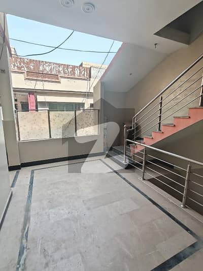 ارباب سبز علی خان ٹاؤن ورسک روڈ,پشاور میں 3 کمروں کا 5 مرلہ بالائی پورشن 32.0 ہزار میں کرایہ پر دستیاب ہے۔