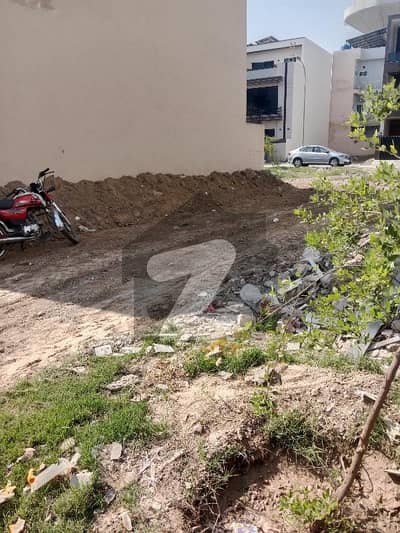 A Beautiful 5 Marla Plot Is Available For Urgent Sale In *Etihad Town Phase 1*, Main Raiwind Road, Lahore, Directly Facing The Park.