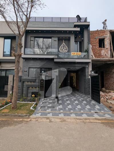 لیک سٹی رائیونڈ روڈ,لاہور میں 4 کمروں کا 5 مرلہ مکان 3.0 کروڑ میں برائے فروخت۔