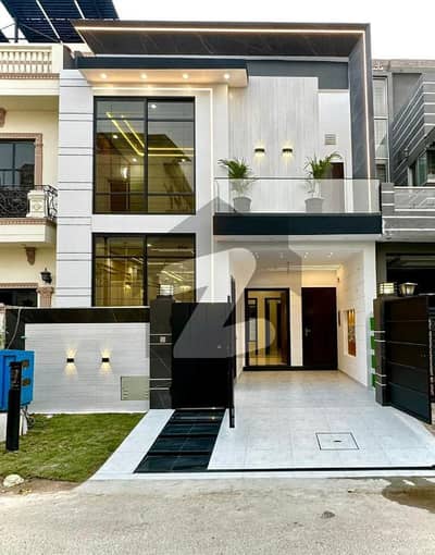 5 Marla Double Unit Most Luxurious and Modern Elevation House For Sale In Lake City