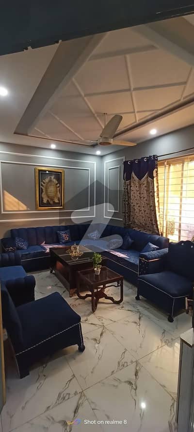 رائل ریزیڈنشیا - بلاک سی رائل ریزیڈینشیا,لاہور میں 6 کمروں کا 6 مرلہ مکان 1.95 کروڑ میں برائے فروخت۔