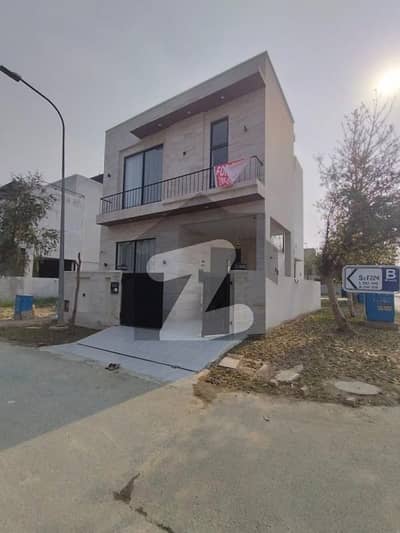 ڈی ایچ اے 9 ٹاؤن ڈیفنس (ڈی ایچ اے),لاہور میں 3 کمروں کا 5 مرلہ مکان 85.0 ہزار میں کرایہ پر دستیاب ہے۔