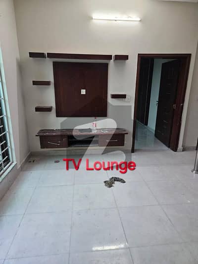 جوہر ٹاؤن فیز 2 جوہر ٹاؤن,لاہور میں 3 کمروں کا 5 مرلہ مکان 1.1 لاکھ میں کرایہ پر دستیاب ہے۔