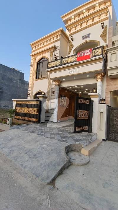 فیصل ٹاؤن - ایف ۔ 18 اسلام آباد میں 5 کمروں کا 5 مرلہ مکان 2.75 کروڑ میں برائے فروخت۔