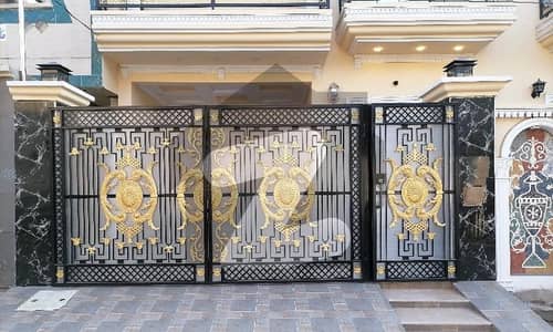 مرغزار آفیسرز کالونی لاہور میں 5 کمروں کا 10 مرلہ مکان 4.5 کروڑ میں برائے فروخت۔