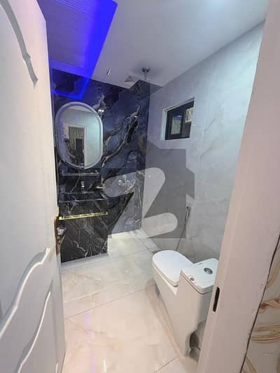 Furnished Flate For Salen In Johar Town Lahore.