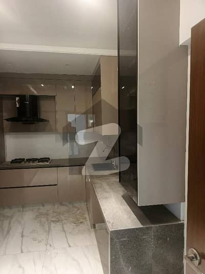 PHASE 6 ITTHED COMMERCIAL LAVISH FLAT FOR RENT 3 BEDROOM WITH LIFT PARKING PARK FACING NO BROKER ONLY FOR CLINTE COMMISSION MUST