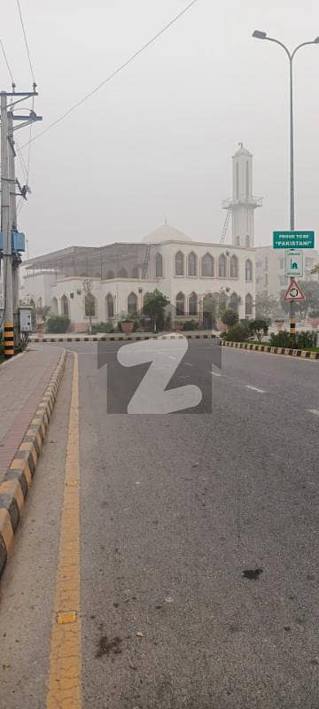 Unfurnished 2 Bed Apartment Avail For Sale