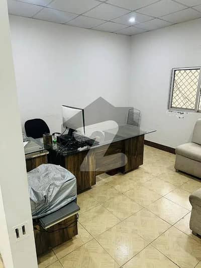 کوہِ نور سٹی فیصل آباد میں 1 کمرے کا 7 مرلہ دفتر 1.2 لاکھ میں کرایہ پر دستیاب ہے۔