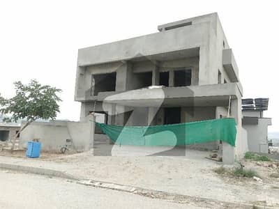 Triple Storey Basement House On 80-Feet RD With 8 Bedrooms, Close To ARL Park &Amp; Masjid