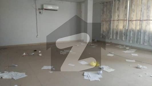 کوہِ نور سٹی فیصل آباد میں 2 کمروں کا 8 مرلہ دفتر 90.0 ہزار میں کرایہ پر دستیاب ہے۔
