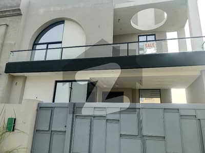 بحریہ آرچرڈ فیز 1 بحریہ آرچرڈ,لاہور میں 5 کمروں کا 8 مرلہ مکان 2.3 کروڑ میں برائے فروخت۔