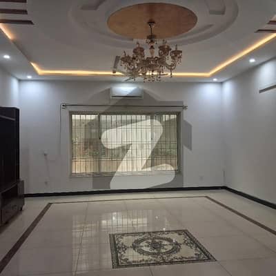 ایف ۔ 8 اسلام آباد میں 9 کمروں کا 1 کنال مکان 13.5 لاکھ میں کرایہ پر دستیاب ہے۔