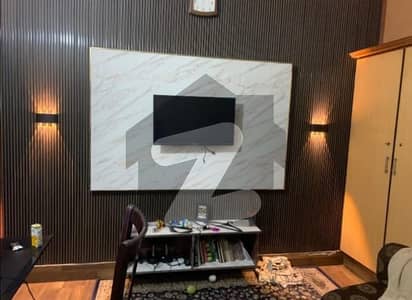 سبزہ زار سکیم لاہور میں 5 کمروں کا 10 مرلہ مکان 1.7 لاکھ میں کرایہ پر دستیاب ہے۔