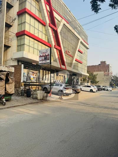 ڈی گراؤنڈ فیصل آباد میں 8 کمروں کا 1 کنال عمارت 8.0 لاکھ میں کرایہ پر دستیاب ہے۔