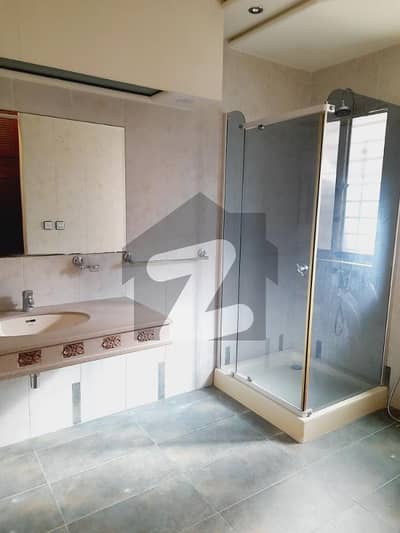 1 Kanal Full House 5 Bedroom