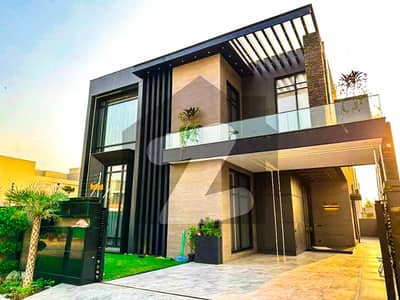 ڈی ایچ اے فیز 7 - بلاک ڈبلیو فیز 7,ڈیفنس (ڈی ایچ اے),لاہور میں 5 کمروں کا 1 کنال مکان 8.5 کروڑ میں برائے فروخت۔