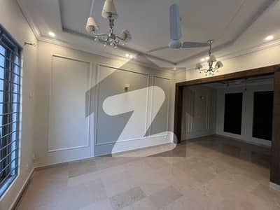 بحریہ ٹاؤن فیز 3 بحریہ ٹاؤن راولپنڈی,راولپنڈی میں 6 کمروں کا 10 مرلہ مکان 4.85 کروڑ میں برائے فروخت۔