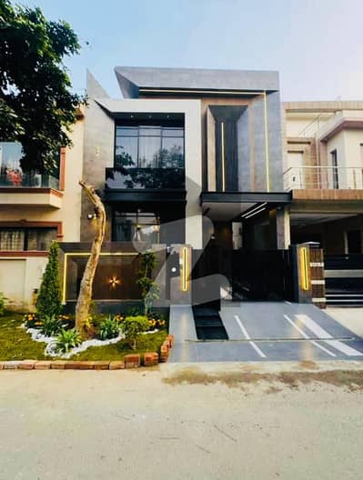 5 MARLA MODERN HOUSE FOR SALE IN DHA 9 TOWN.