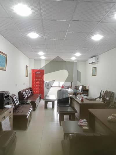 مین مارکیٹ گلبرگ,لاہور میں 2 مرلہ دفتر 70.0 ہزار میں کرایہ پر دستیاب ہے۔