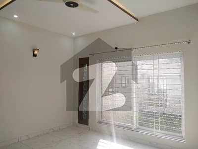 Umar Block 7marla Upper Portion Portion For Rent All Facilities Available Gas & Electric City Metar Separate Ground Talent Remains