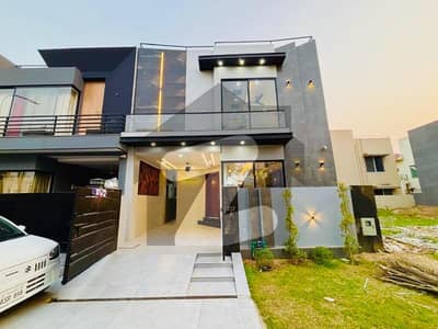 5 MARLA MODERN HOUSE FOR SALE IN DHA 9 TOWN.