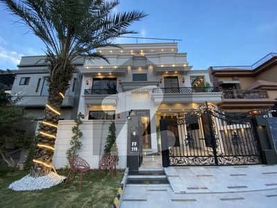 سٹی ہاؤسنگ سوسائٹی گوجرانوالہ میں 6 کمروں کا 10 مرلہ مکان 5.1 کروڑ میں برائے فروخت۔