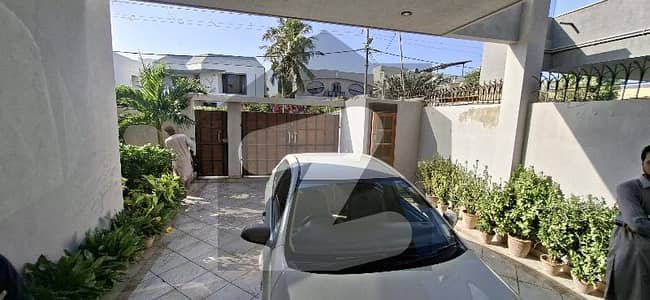 ڈی ایچ اے فیز 6 ڈی ایچ اے ڈیفینس,کراچی میں 5 کمروں کا 1 کنال مکان 5.5 لاکھ میں کرایہ پر دستیاب ہے۔