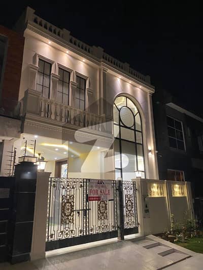 ڈی ایچ اے 9 ٹاؤن ۔ بلاک اے ڈی ایچ اے 9 ٹاؤن,ڈیفنس (ڈی ایچ اے),لاہور میں 3 کمروں کا 5 مرلہ مکان 3.0 کروڑ میں برائے فروخت۔