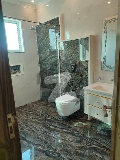 بینکرز ہاؤسنگ سوسائٹی - بلاک سی بینکرز کوآپریٹو ہاؤسنگ سوسائٹی,لاہور میں 5 کمروں کا 10 مرلہ مکان 4.25 کروڑ میں برائے فروخت۔