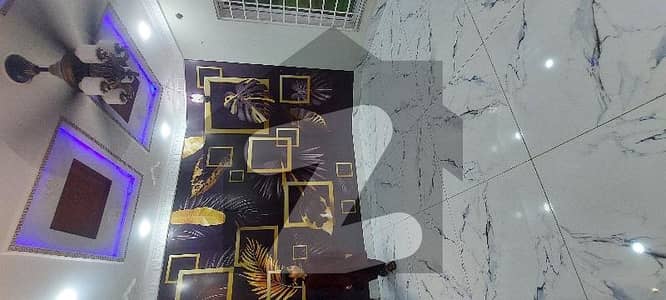 علامہ اقبال ٹاؤن لاہور میں 5 کمروں کا 6 مرلہ مکان 3.9 کروڑ میں برائے فروخت۔