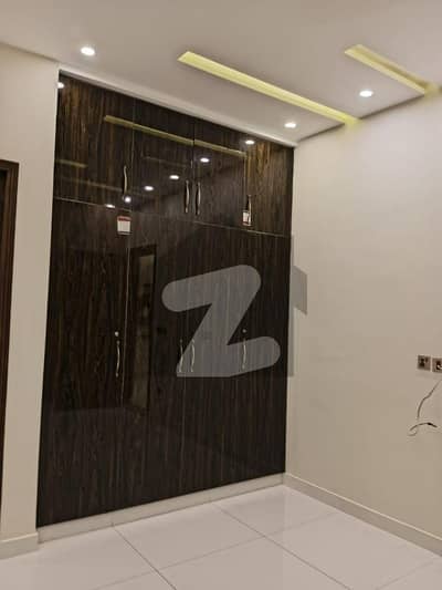 بحریہ ٹاؤن ۔ غزنوی بلاک بحریہ ٹاؤن ۔ سیکٹر ایف,بحریہ ٹاؤن,لاہور میں 5 کمروں کا 10 مرلہ مکان 3.4 کروڑ میں برائے فروخت۔