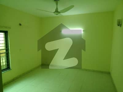 1 Kanal Upper Portion 2 Master Bedroom With Attached Bath Lounge Dying Store Kitchen Original Picture