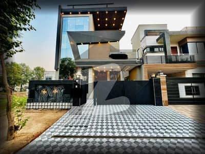 پارک ویو سٹی لاہور میں 5 کمروں کا 10 مرلہ مکان 3.1 کروڑ میں برائے فروخت۔
