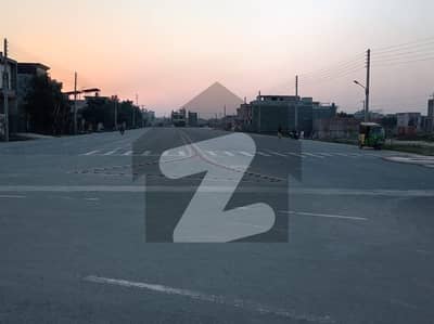 4 M Plot for sale prime location