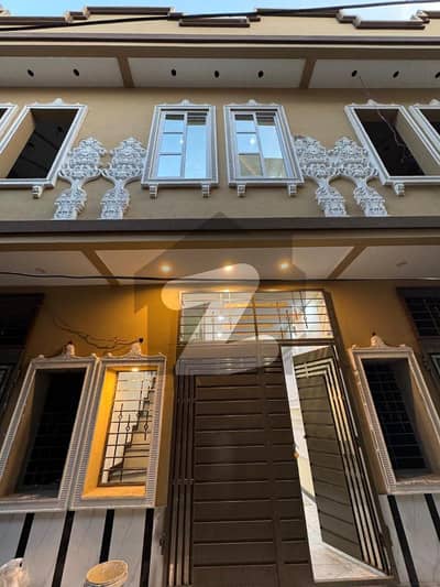 نشتر کالونی لاہور میں 3 کمروں کا 2 مرلہ مکان 68.0 لاکھ میں برائے فروخت۔