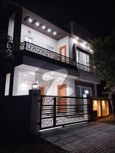 8 Marla Brand New Corner Ground Portion Available For Rent. . .