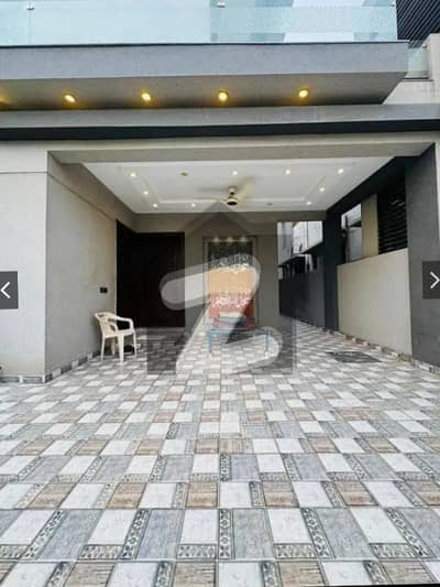 جوبلی ٹاؤن لاہور میں 7 کمروں کا 10 مرلہ مکان 3.65 کروڑ میں برائے فروخت۔