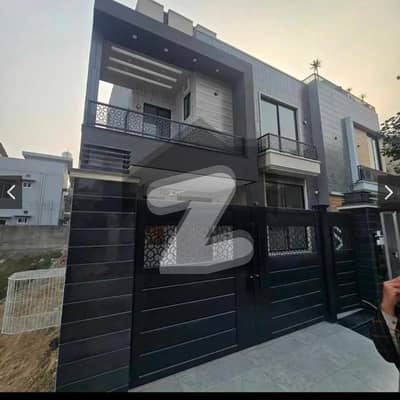 ایل ڈی اے ایوینیو لاہور میں 7 کمروں کا 10 مرلہ مکان 3.45 کروڑ میں برائے فروخت۔