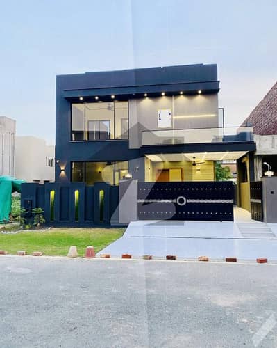 پارک ویو سٹی لاہور میں 5 کمروں کا 10 مرلہ مکان 3.15 کروڑ میں برائے فروخت۔