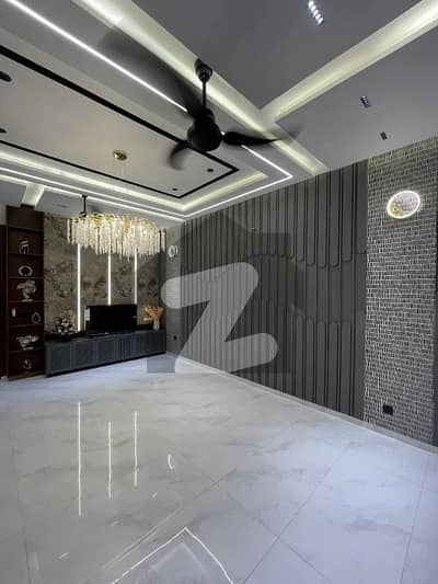 10 MARLA BEAUTIFUL FULL HOUSE FOR RENT BAHRIA TOWN LAHORE
