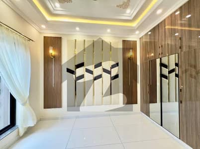 Spacious 8 Marla Upper Portion for Rent in Umer Block Bahria Town Lahore Prime Location Comfortable Family Living